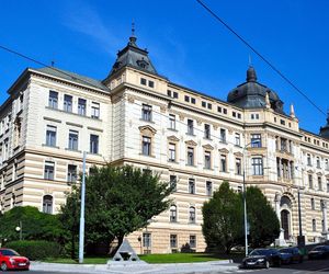 „Morawski Manchester” leży zaledwie kilka godziny drogi z Małopolski. Ma drugie największe katakumby w Europie