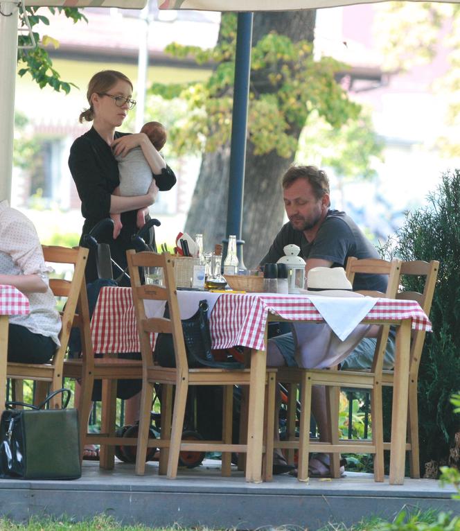 ANDRZEJ CHYRA I PAULINA JAROSZEWICZ Z SYNKIEM NA PLAŻY