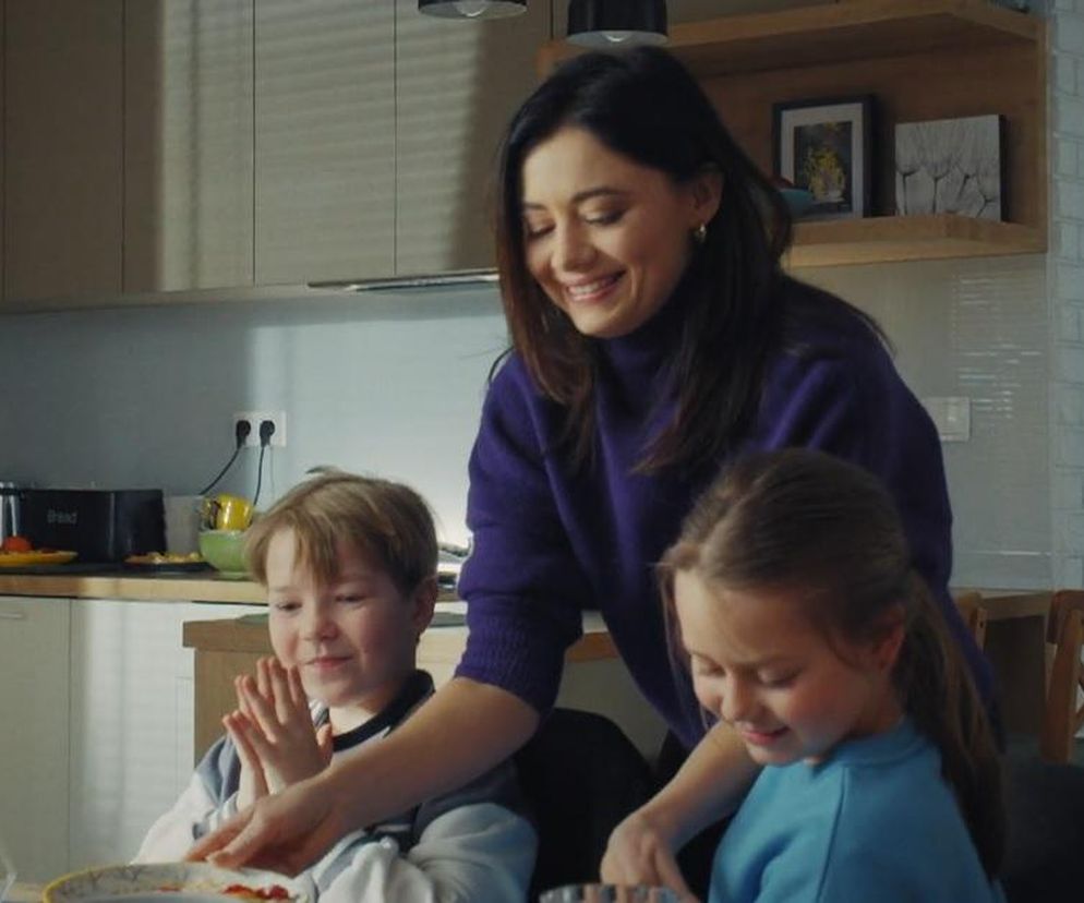 	M jak miłość odc. 1803. Iza (Adriana Kalska), Maja (Laura Jankowska), Szymek (Staś Szczypiński)