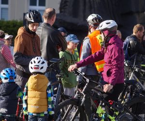 Rowerowa radość i ognisko na mecie. Rodzinna Masa Krytyczna przejechała przez Bydgoszcz