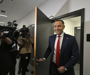 Karol Nawrocki przyjechał do TVP. Symboliczny gest i mocne wsparcie z zaplecza