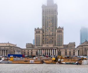 Trwa przebudowa części dawnego Placu Defilad w plac Centralny