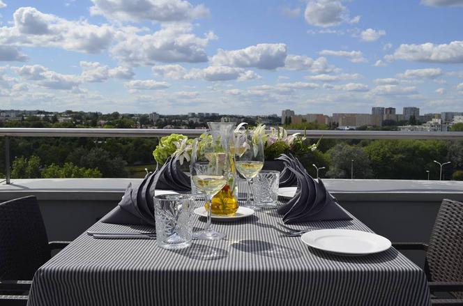 Na dachu, nad wodą czy z kotami? Oto TOP 8 restauracji w niezwykłych miejscach! [GALERIA]