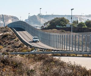 Meksyk/ Prasa wątpi w przydatność malowania muru granicznego z USA na czarno