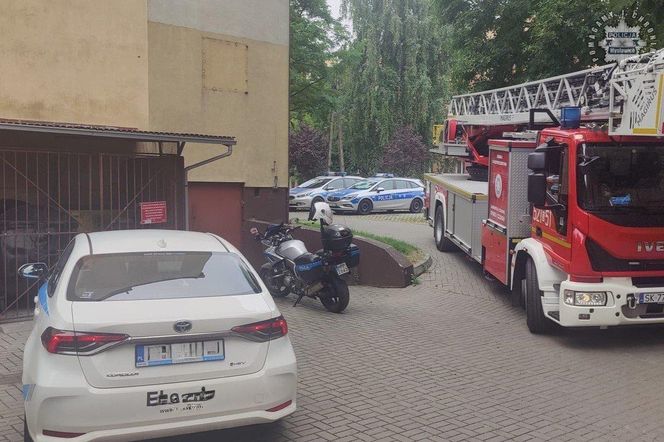 39-latek wjechał w rabatkę przy bloku i uciekł do swojego mieszkania. Później było tylko gorzej