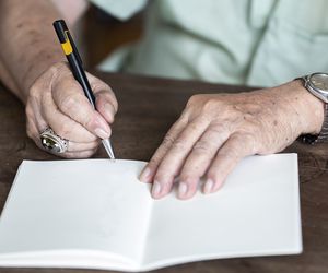 Test zegara pomoże wykryć wczesnego Alzheimera. Wystarczy kartka papieru i długopis 