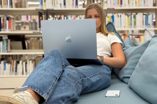 Black to school z Apple. Te urządzenia będą nieocenionym wsparciem dla każdego ucznia. Teraz kupisz je taniej! 