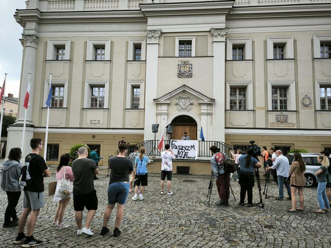 Manifestacja przeciwko niechęci do imigrantów w Lesznie 