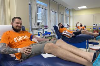 Ekipa Eska Summer City oddaje krew do szczecińskiego Banku Krwi