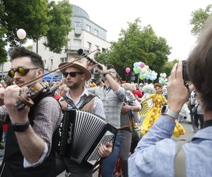 Święto Saskiej Kępy 2025. Kto szedł w paradzie na Francuskiej