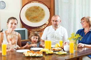 W PRL-u tą zupą zajadali się wszyscy. Dziś coraz częściej gości na polskich stołach