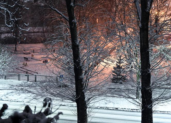 Kraków zasypany śniegiem. Armagedon na drogach. Ogromne utrudnienia w kursowaniu komunikacji miejskiej