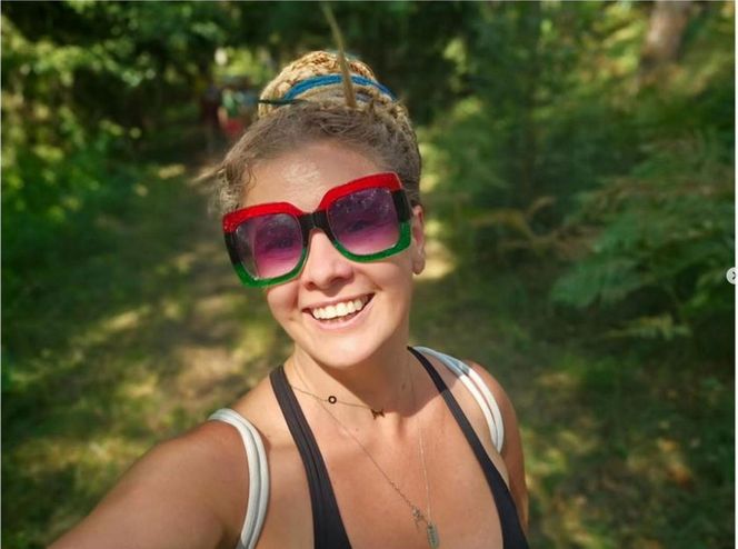 Anna Powierza dostaje zdjęcia członków