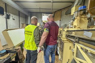 Nielegalna fabryka papierosów zlikwidowana! Milion papierosów w kartonach po pizzy