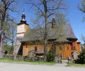 To jedna z najpiękniejszych wsi w Małopolsce. Mieszkał w niej sławny alchemik 