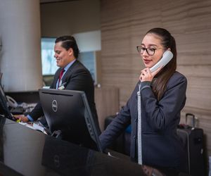 Recepcjonista w hotelu i pensjonacie
