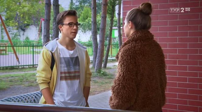 Barwy szczęścia odc. 2003. Oliwka (Wiktoria Gąsiewska), Kajtek (Jakub Dmochowski)