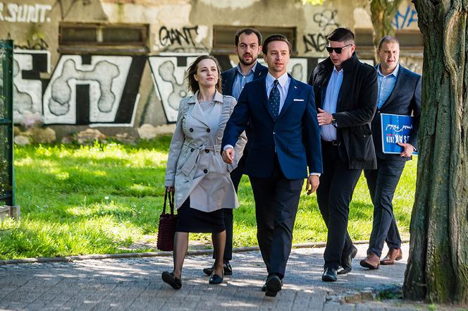 Trzaskowski zjada Hołownię!