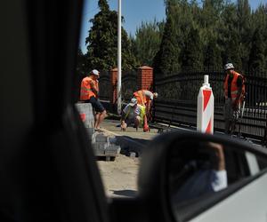 Garnki drżą, a ludzie grzmią. „Ten remont nie daje nam żyć”. Uciążliwa przebudowa niszczy życie mieszkańców