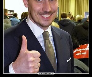 Poseł Konrad Berkowicz ujęty w sklepie IKEA. Internauci mają używanie. Najlepsze MEMY