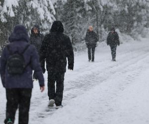 Śnieg w Tatrach. TOPR ogłosił pierwszy stopień zagrożenia lawinowego
