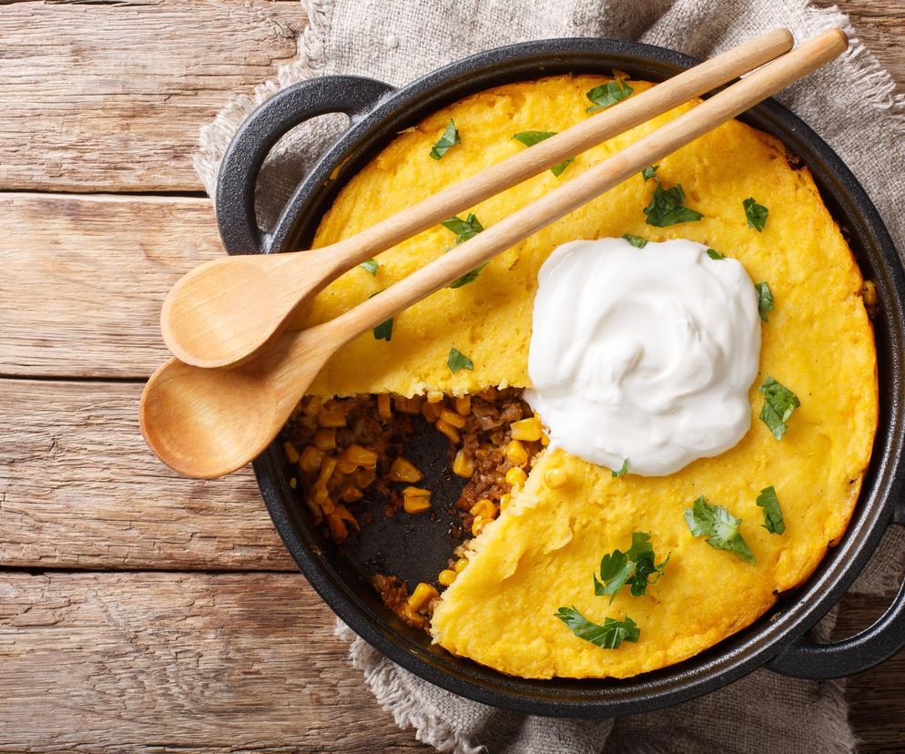 Zapiekanka inna niż wszystkie. Intensywne mięsne nadzienie pod chlebową pierzynką