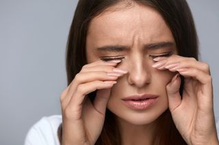 Napadowy mimowolny toniczny skurcz powiek (blepharospasmus)