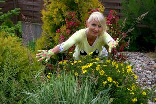 ELWIRA W OGRODZIE