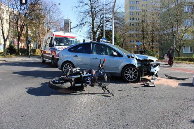 Groźny wypadek w Tarnowie. 37-latek wymusił pierwszeństwo i uderzył w motocyklistę