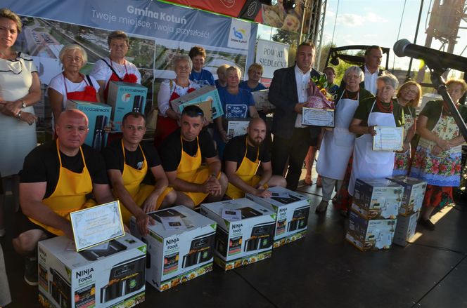W konkursie na najlepsze pierogi w powiecie Siedleckim w 2025 roku zwyciężył męski zespół KGW „Sami Swoi” z Kotunia! 