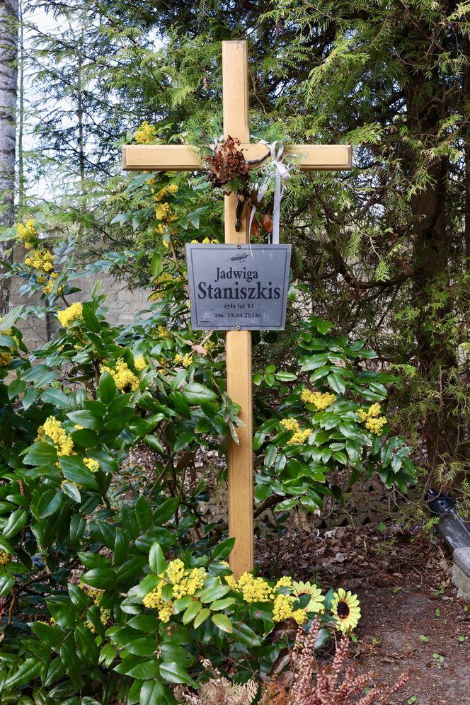 Tak wygląda grób prof. Staniszkis rok po jej śmierci 