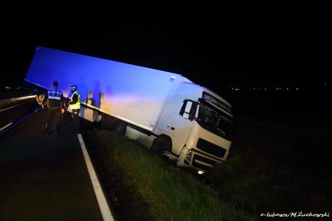 Poważny wypadek w Lubawie. 20-latek pod wpływem dwóch narkotyków, zasnął za kółkiem