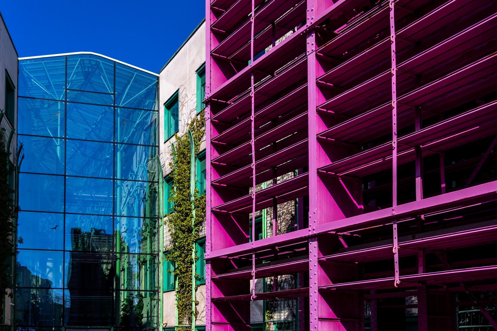 Biblioteka Uniwersytecka w Warszawie - zdjęcia. Zobacz postmodernistyczną ikonę, którą kiedyś uznawano za kicz