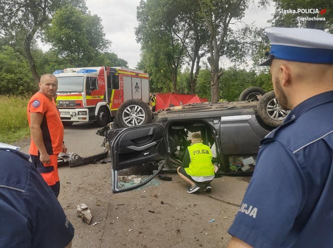 Tragedia pod Częstochową. Nie żyje 39-letni kierowca, jego brat walczy o życie w szpitalu