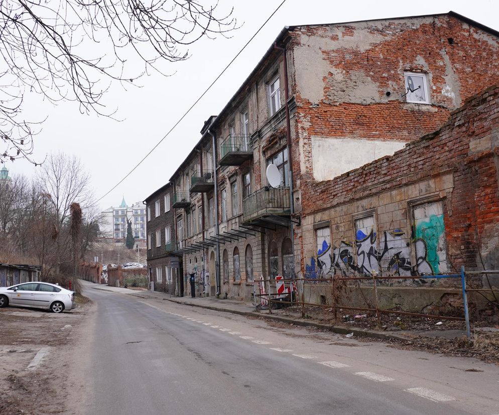 Widok jak po wojnie. Tak wygląda ulica Dolna Panny Marii. Zdjęcia