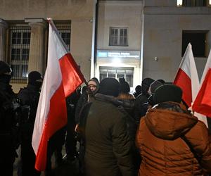 Kolejny dzień protestu przed siedzibą TVP