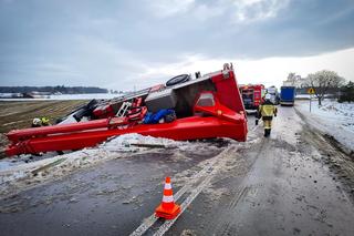 Lubelskie: Poważne utrudnienia na drodze wojewódzkiej! Przewróciła się tam ciężarówka