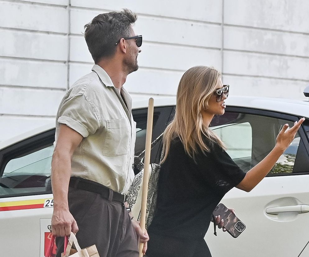 Agnieszka Kaczorowska i Marcin Rogacewicz z kijkiem wychodzą z treningu