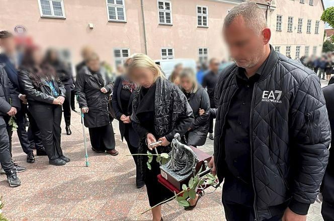 Tłumy na pogrzebie tragicznie zmarłej Mai. Kościół w Działdowie wypełniony po brzegi