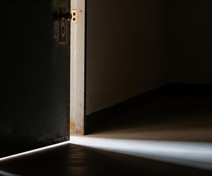 Pomyłki w więzieniach. Dwóch groźnych więźniów na wolności, ale kto za to odpowie?