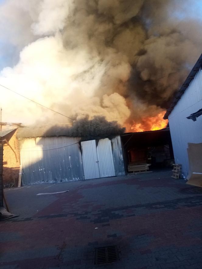 Pożar w fabryce mebli we wsi Łąkie pod Świebodzinem