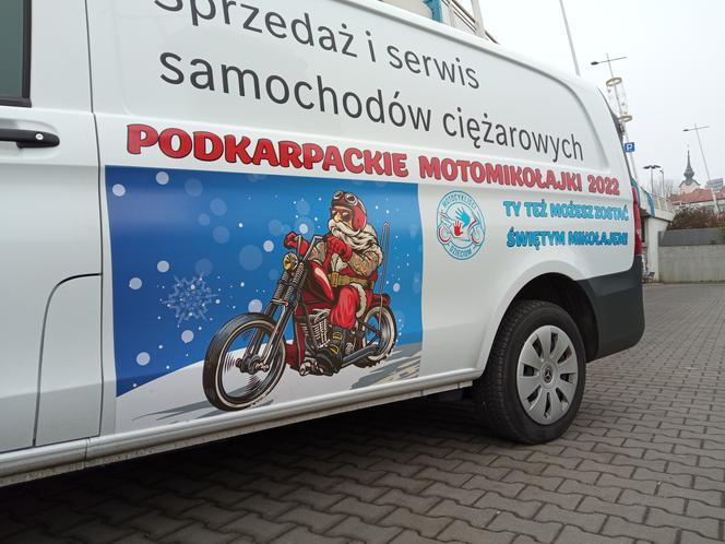 Motomikołajki Podkarpacie 2022. W sobotę Mikołaje wyjechali do Domu Dziecka w Nienadowej