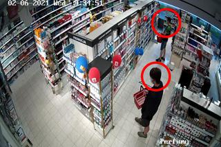 Toruńska Policja poszukuje dwóch złodziei perfumów