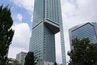 Słynny wieżowiec z dziurą w Warszawie, czyli hotel InterContinental