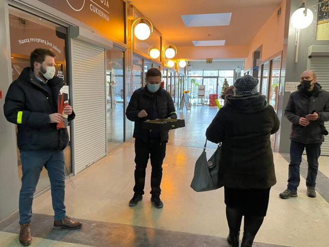 Stowarzyszenie Inicjatywa dla Starachowic rozdaje odblaski