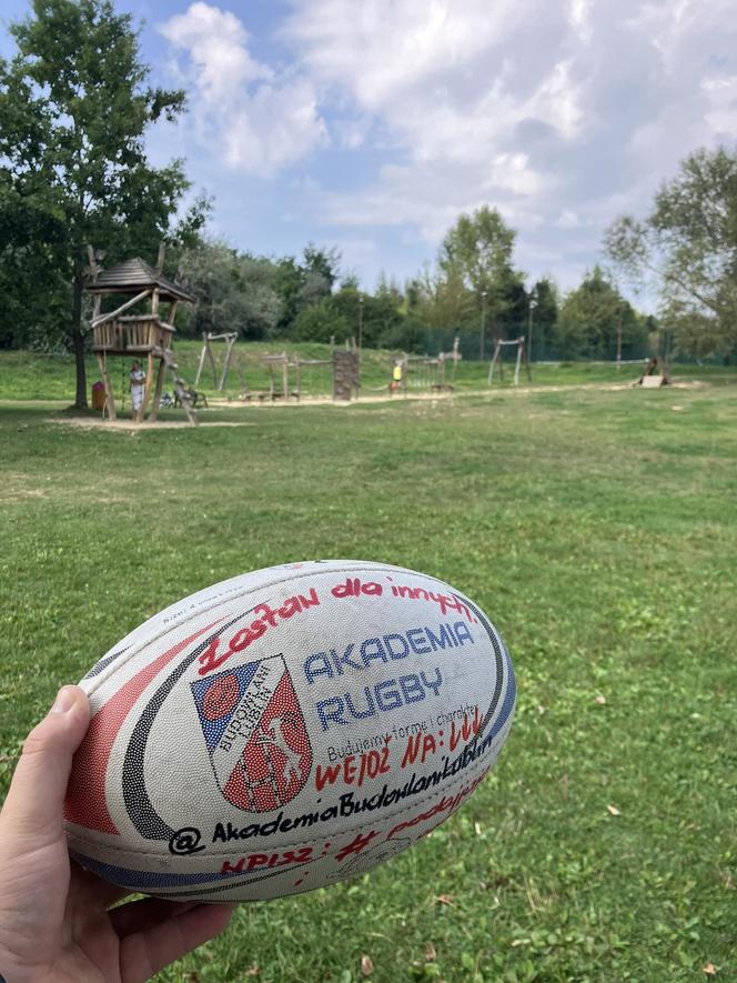 Akademia Rugby Lublin zachęca do gry w rugby. W mieście można znaleźć mnóstwo jajowatych piłek