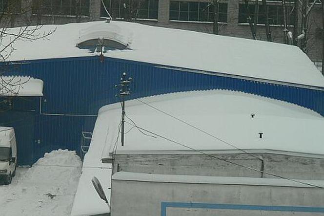 Śnieg na dachach zagrożeniem dla bezpieczeństwa budynków