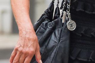 Monika Olejnik jak księżniczka rocka! Cała na czarno maszerował przez miasto