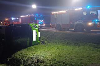 Wypadek na trasie krajowej koło Buska-Zdroju. Przewrócił się autokar przewożący obywateli Ukrainy