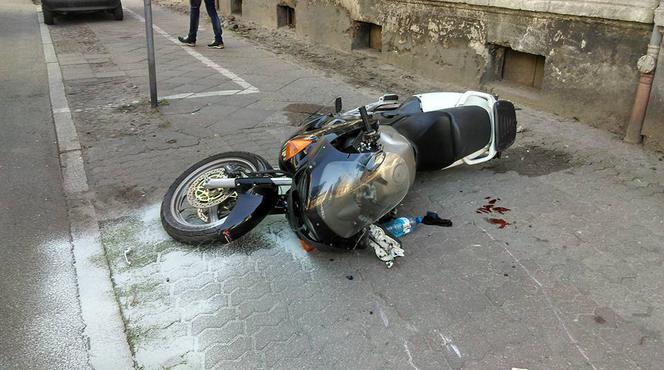 W centrum Bydgoszczy motocykl zderzył się z audi.